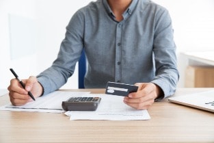 Como adiar o pagamento da fatura do cartão de crédito? Mude a data de vencimento
